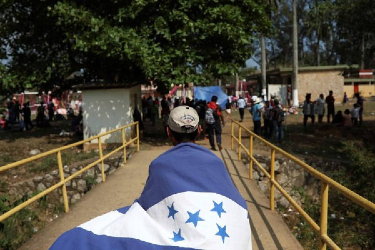 Cientos de migrantes hondureños y de los otros países centroamericanos y México, realizaron la denominada Caravana Migrante desde Guatemala a la frontera de Estados Unidos. Foto AP.