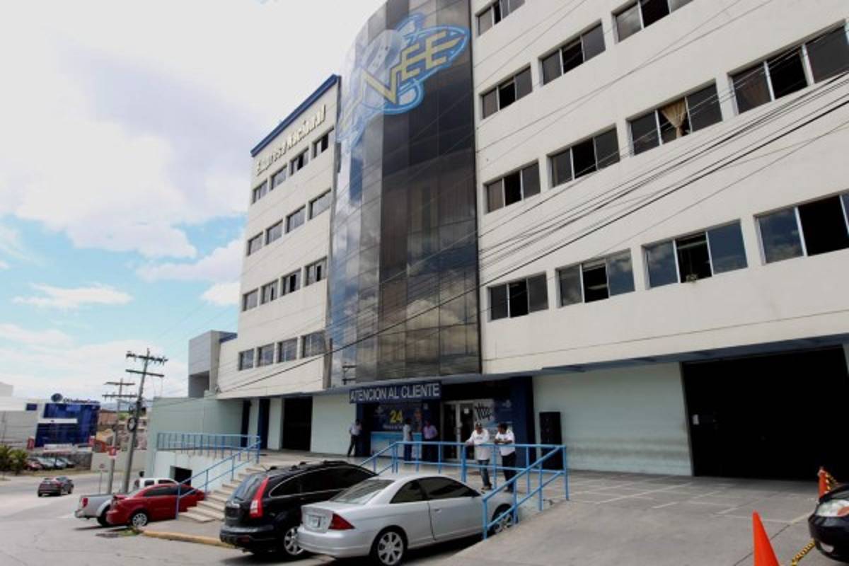 Emil Hawit deja ENEE sumida en grave crisis financiera