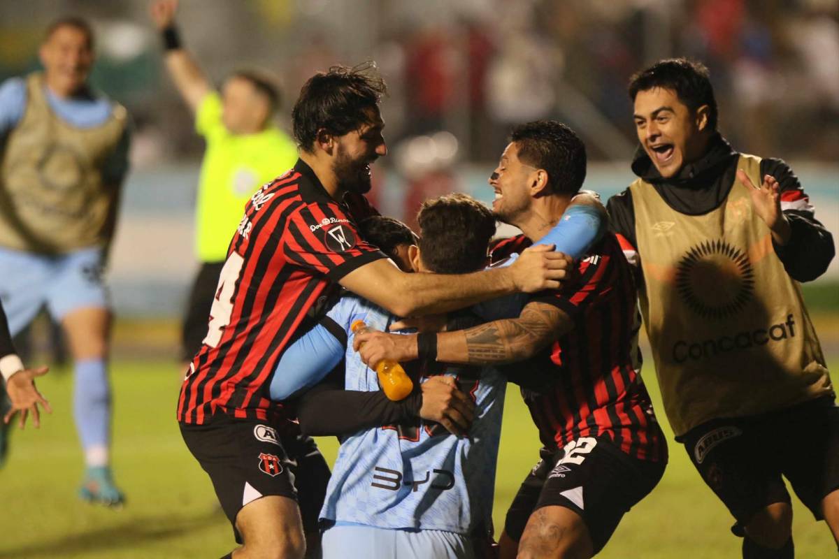 Amargura de Olimpia, villanos del partido y alegría de Alajuelense tras clasificar a final de Copa Centroamericana