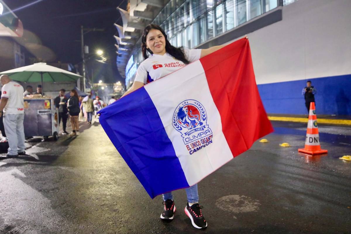 Lindas chicas, show de La Ultra Fiel y ambientazo previo al Olimpia-Firpo en Copa Centroamericana