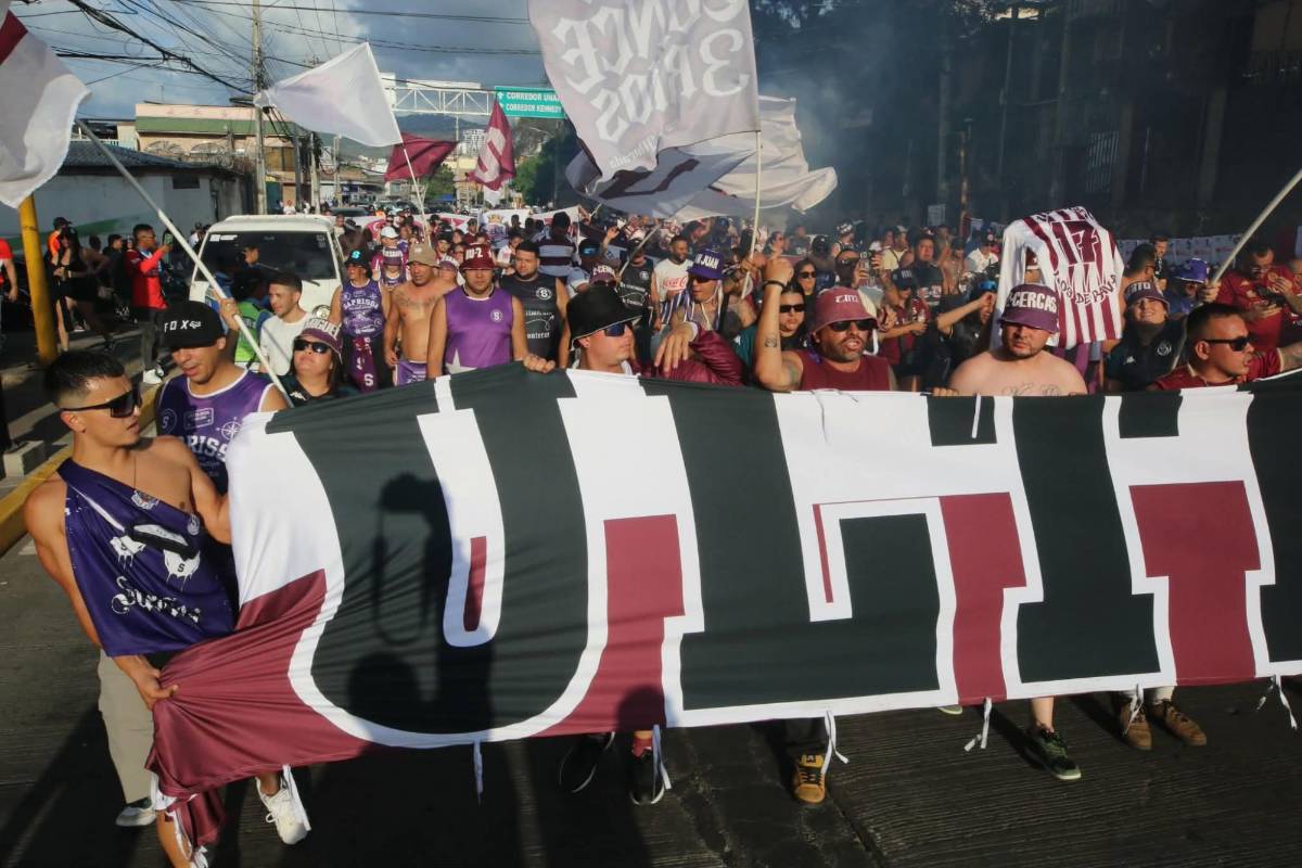 Aficionados del Saprissa sorprenden en su llegada para partido ante Olimpia
