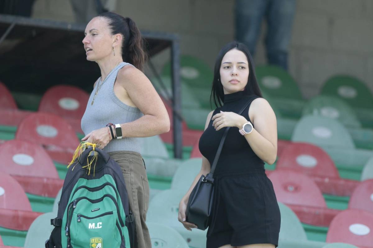 Leyenda sorprende, hermandad entre aficionados y la bella rubia en el clásico Marathón-Real España