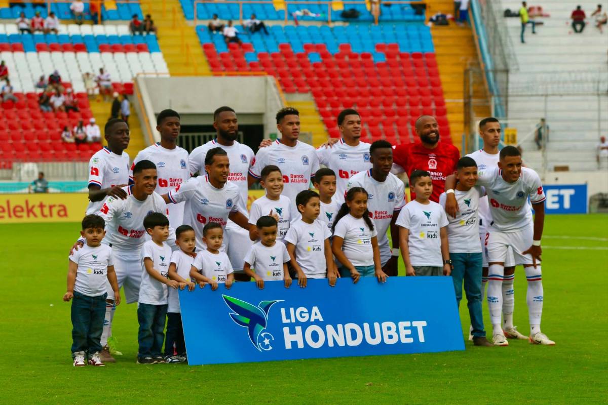 Olimpia humilla a Motagua, jugador sale herido, visita especial y sorprende lo que hicieron los DT
