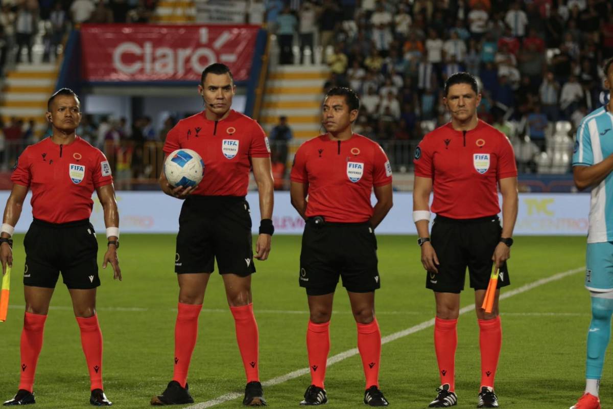Linda esposa de futbolista captada, héroe de Honduras y charla secreta ante Jamaica en Concacaf