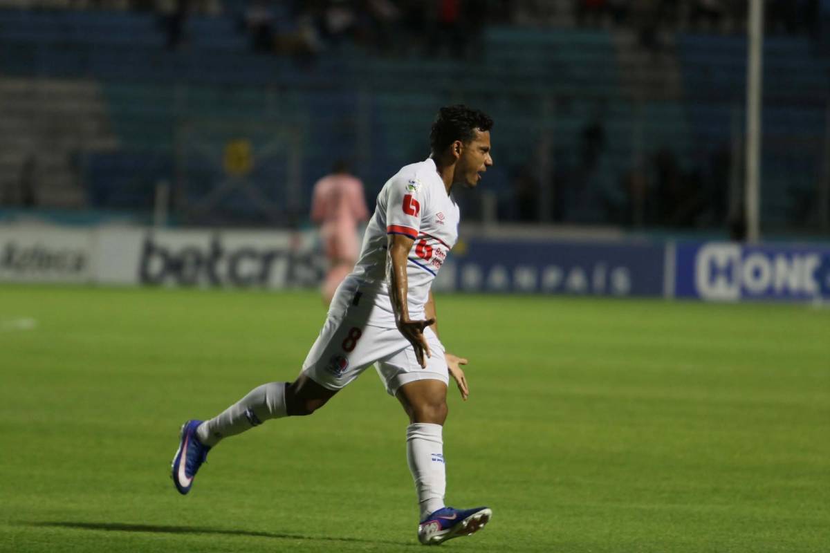 Oficial: Cantidad de casquillos de bala, heridos y daños tras pelea de barras de Olimpia y Motagua