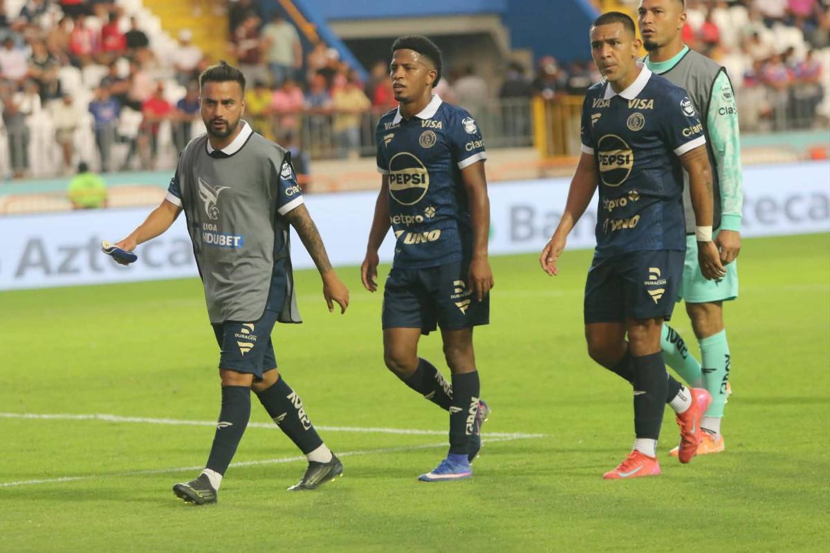 Olimpia humilla a Motagua, jugador sale herido, visita especial y sorprende lo que hicieron los DT
