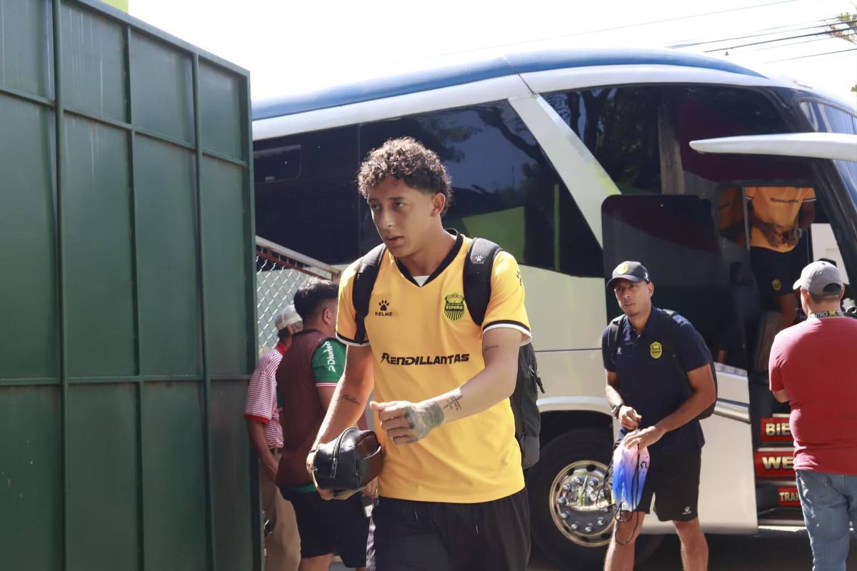 Leyenda sorprende, hermandad entre aficionados y la bella rubia en el clásico Marathón-Real España