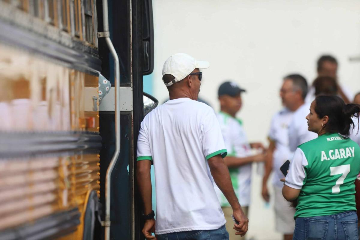 Pomponera de los tiktokers sorprende: El ambiente previo al partido entre Platense y CD Choloma