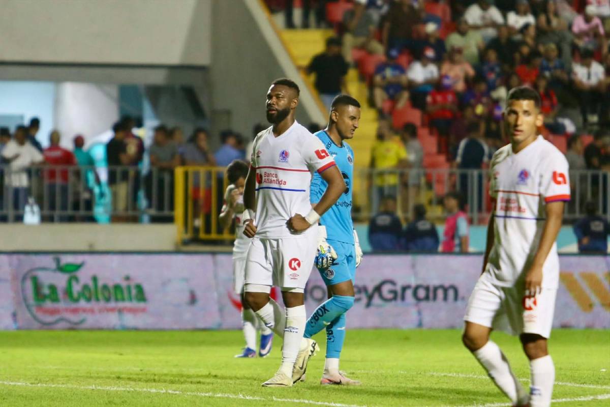 Motivo de la pelea de barras, terror en las afueras del Nacional y Olimpia hace sufrir a Motagua