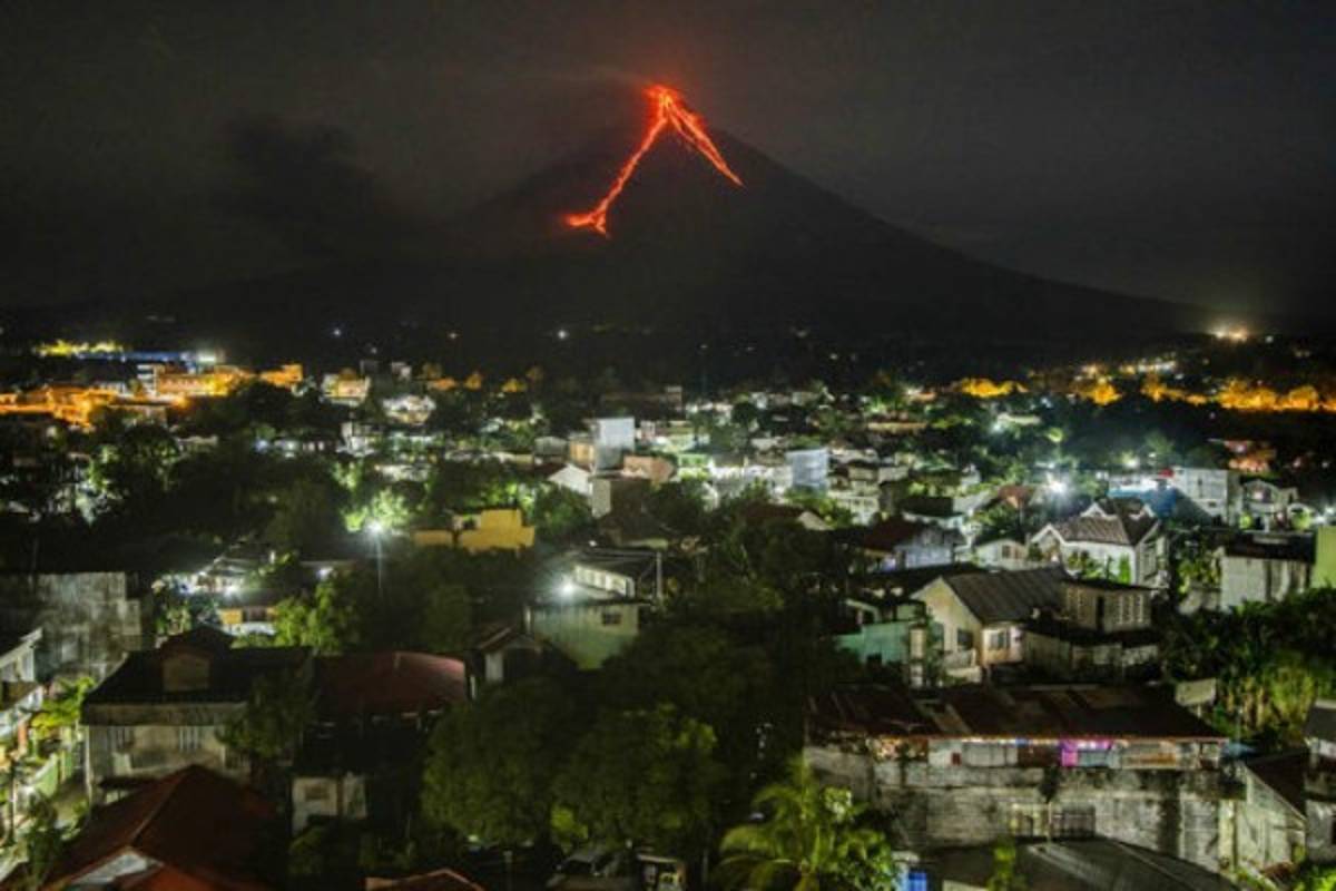 La erupción fue la más grande desde que el volcán comenzó a tener actividad hace más de una semana.