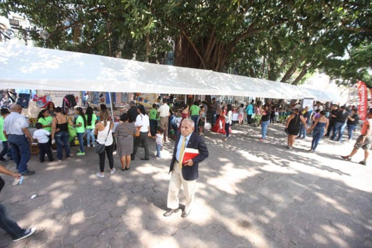 Megaexpoferia del reciclaje cautiva a decenas de clientes en la capital de Honduras