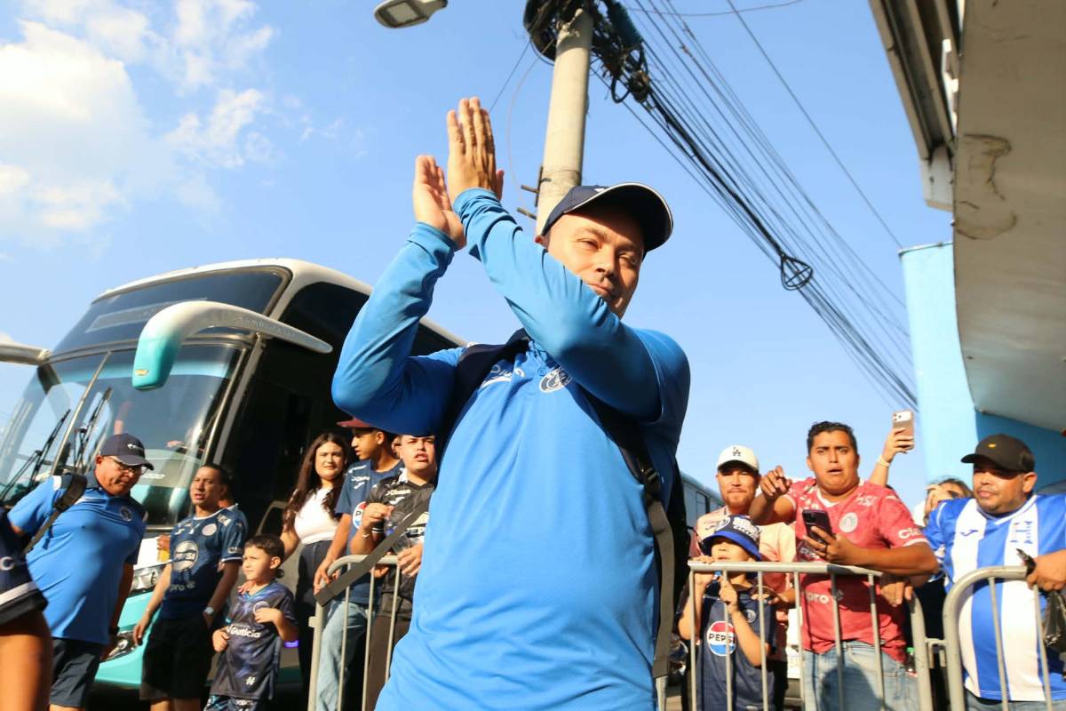 Lindas chicas, exministro sorprende y gesto de Javier López: Ambiente en el Motagua vs Génesis PN