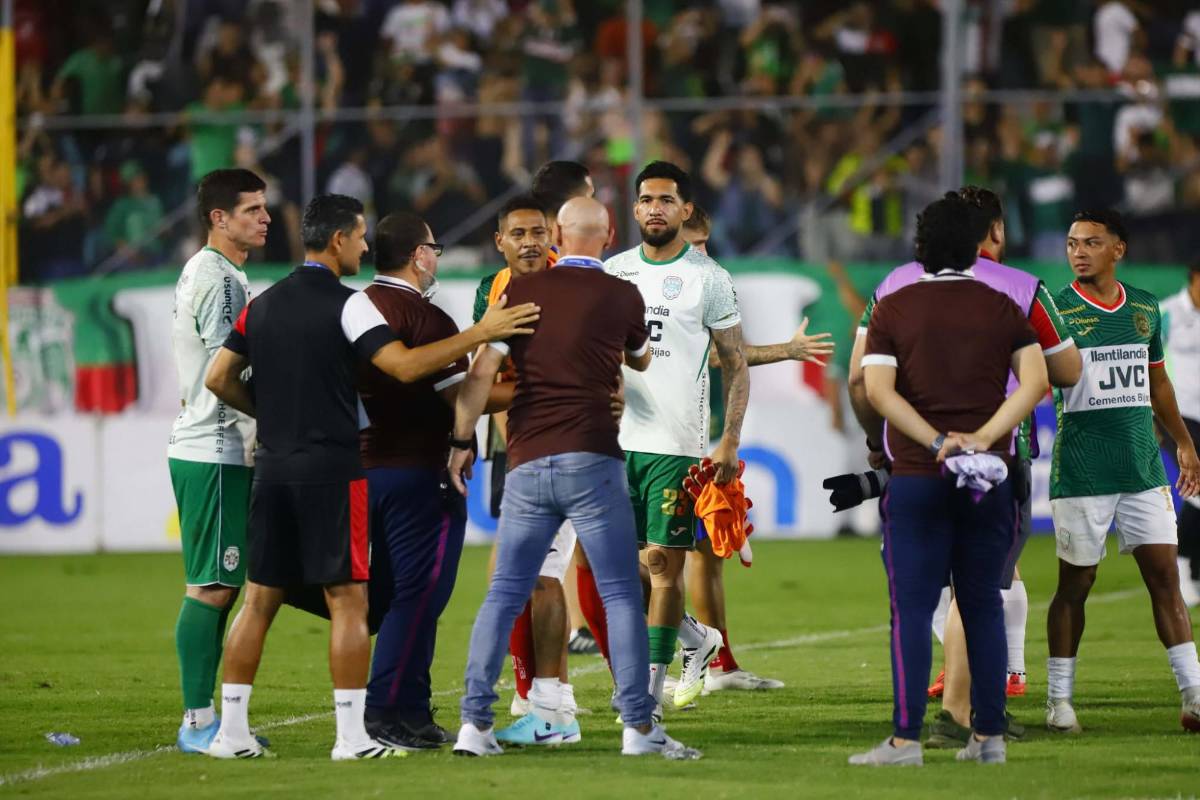Quebraron vidrios, bronca con el rival y tristeza: Las imágenes de la eliminación de Olimpia en Liga Nacional