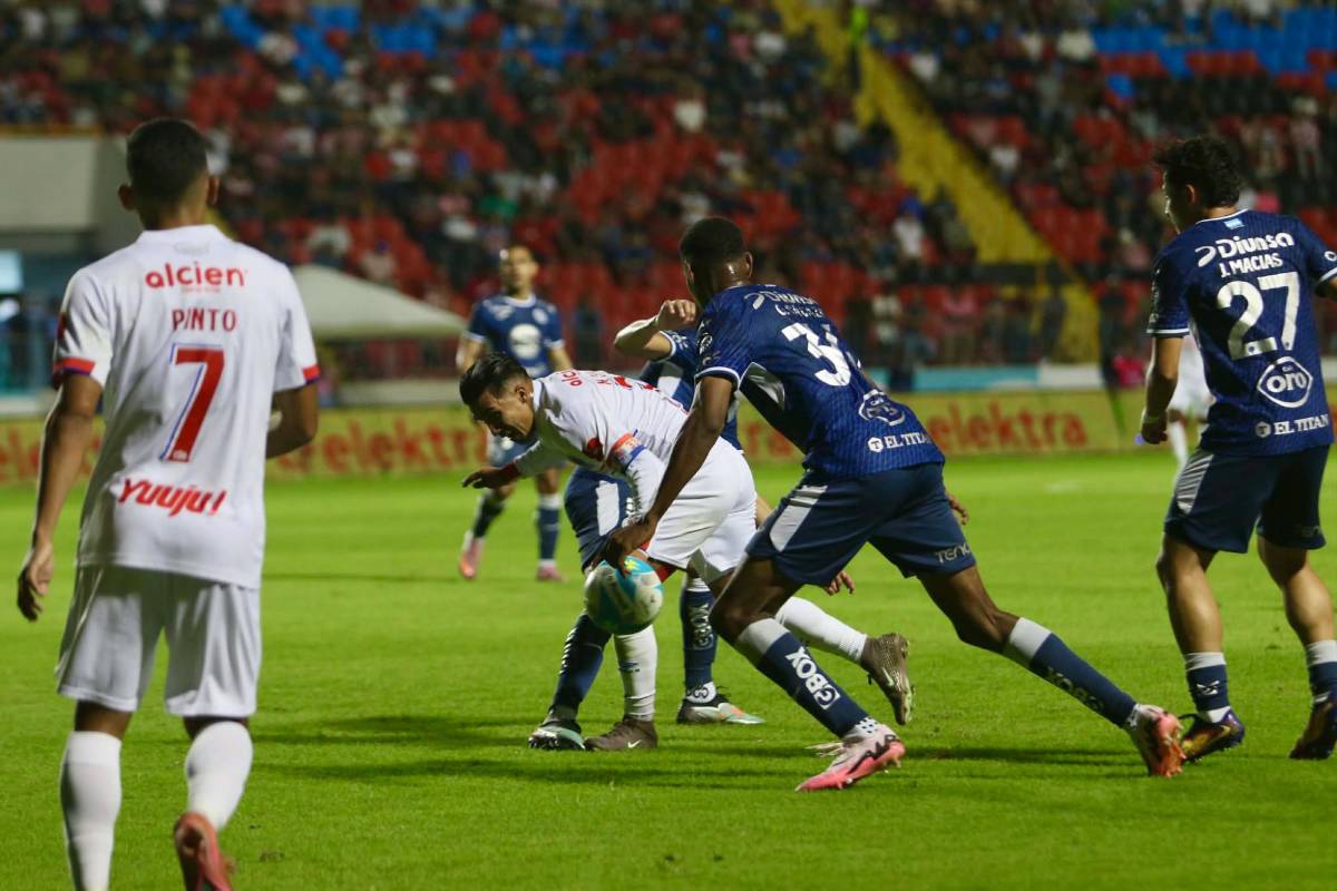 Motivo de la pelea de barras, terror en las afueras del Nacional y Olimpia hace sufrir a Motagua