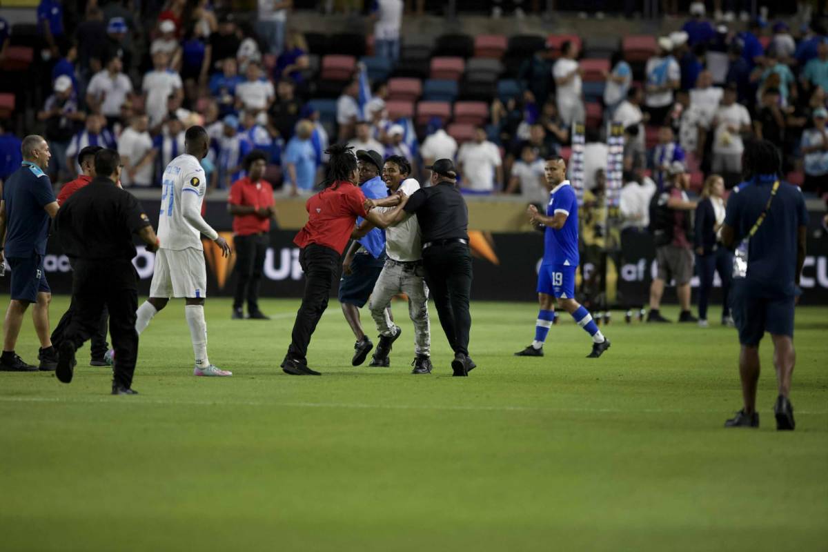 Aficionado capturado, locura de Romell Quioto y la celebración de Dixon en el triunfo de Honduras Aficionado capturado, locura de Romell Quioto y la celebración de Dixon en el triunfo de Honduras