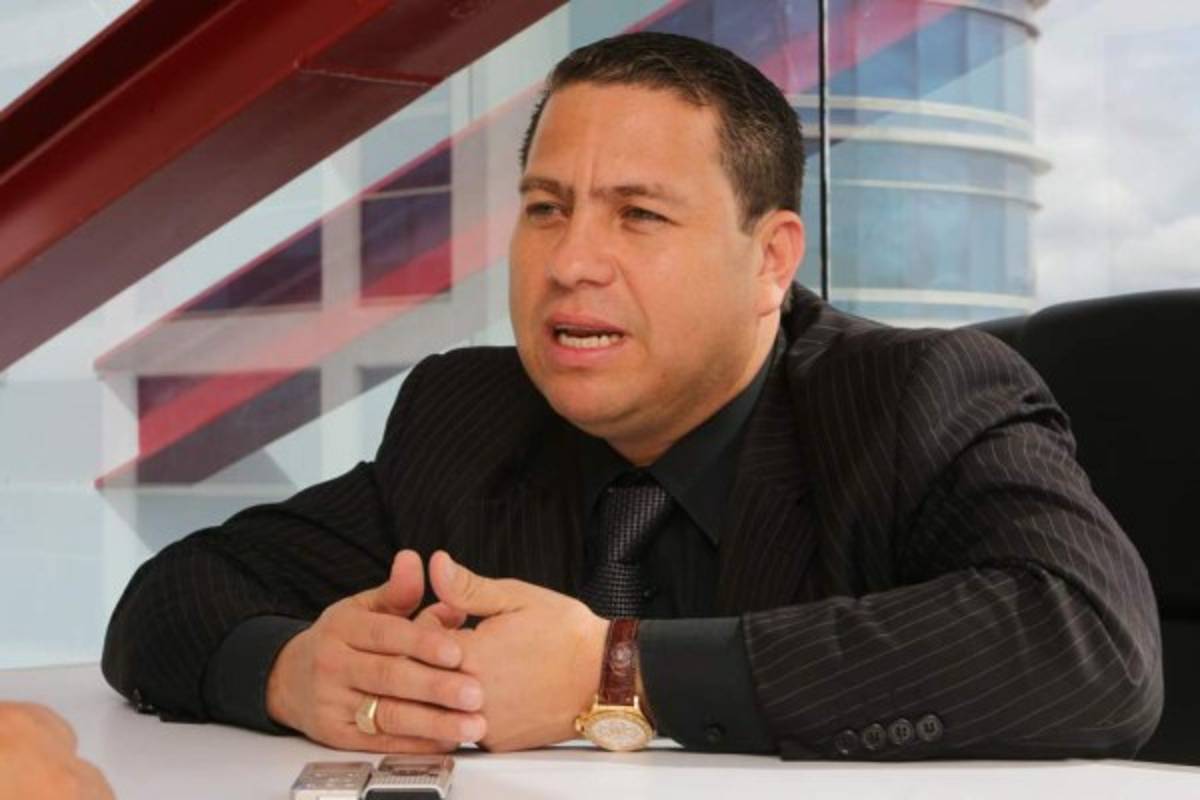 Defensa de los Rosenthal niega transacciones atípicas