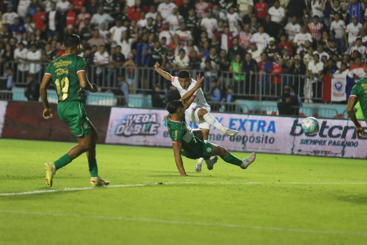 Pelea entre jugadores, insólita interrupción, gol de Puskas y Olimpia celebra título ante Marathón