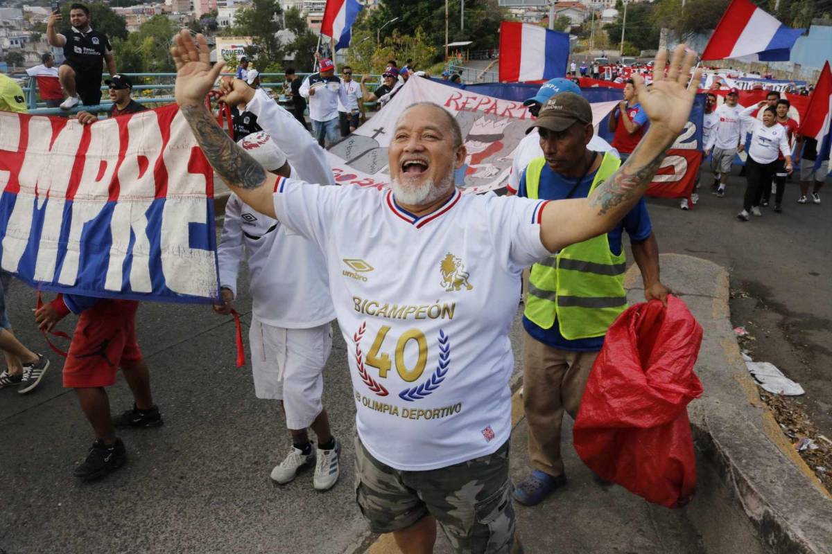 Así fue la llegada de la Ultra Fiel al estadio Nacional para partido de Olimpia ante Real España