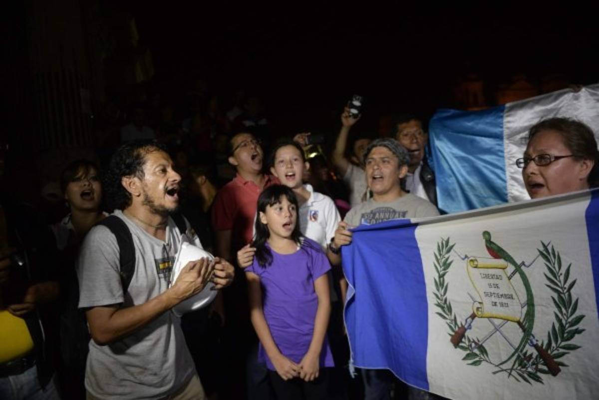 Renuncia de Roxana Baldetti hace estallar las redes