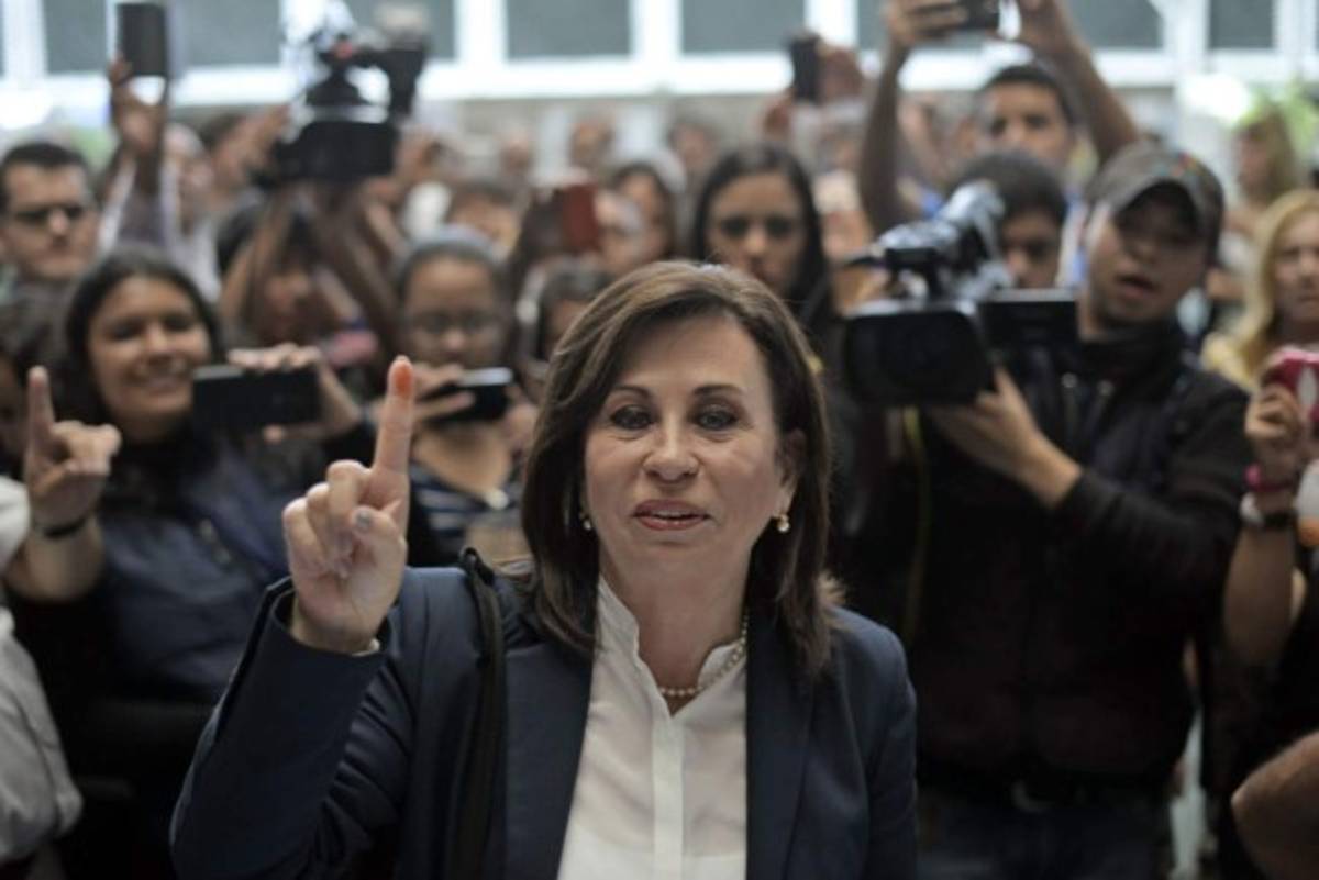 Comediante Jimmy Morales se proclama presidente electo