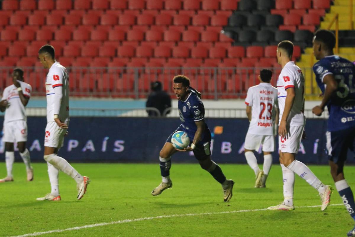 Menjívar enciende a la Revo, polémica bronca del Olimpia con el árbitro y De Olivera salvó a Motagua