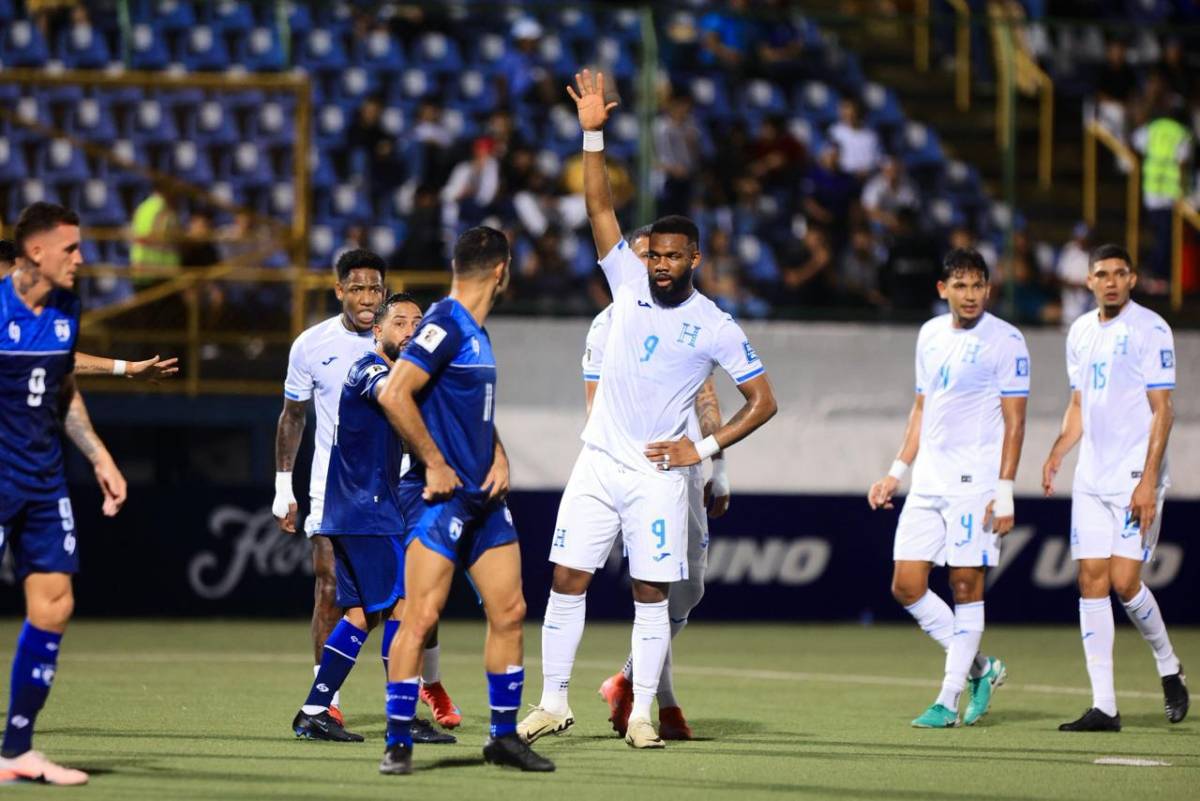 Tristeza de jugadores de Honduras luego de caer ante Nicaragua por la eliminatoria