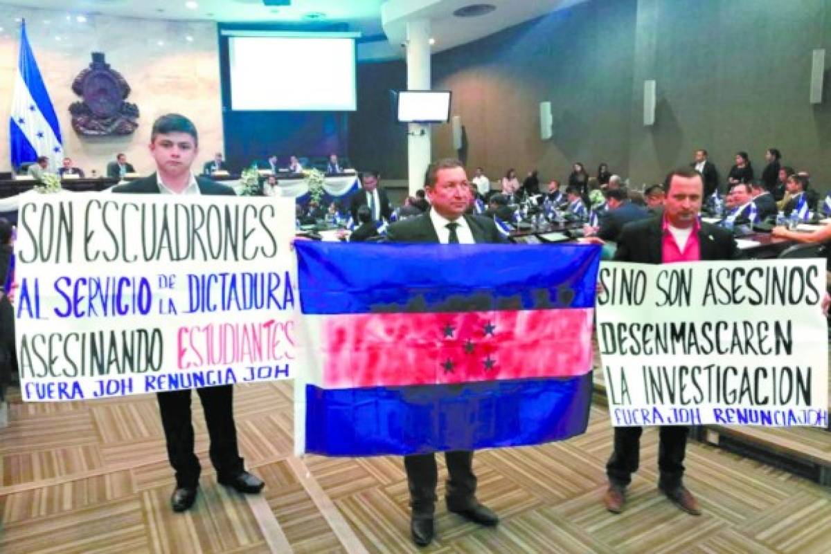 Diputados sujetos a sanción por pintar banderas del Congreso Nacional