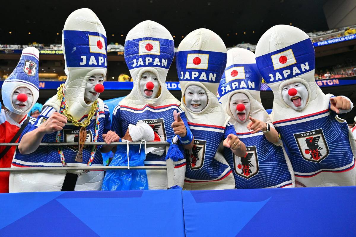 Las bellas garotas en partido de Brasil, Ronadinho sorprende y Shin Fujiyama es captado