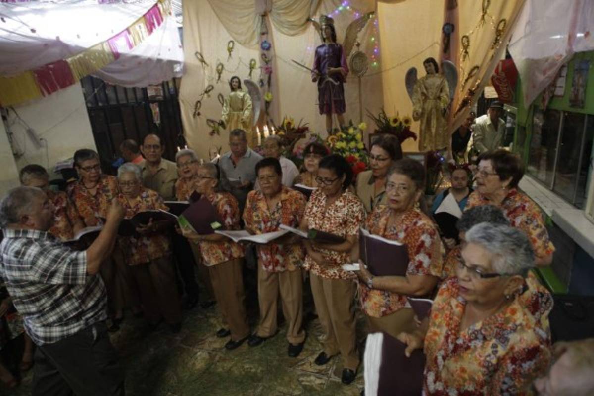 Con enorme pastel celebran 437 aniversario de Tegucigalpa