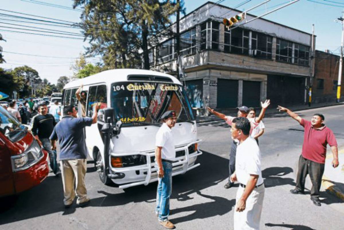Taxistas exigen subsidio de 200 lempiras diarios