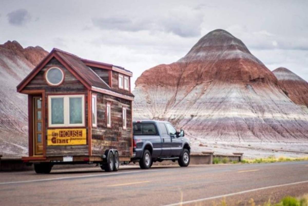Pareja vive sus sueños sobre ruedas