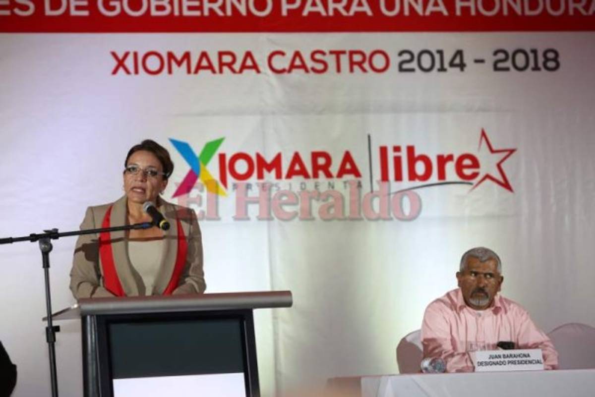 FILE PHOTO: Tedros Adhanom, director general of the World Health Organization, shakes hands with Chinese President Xi jinping before a meeting at the Great Hall of the People in Beijing, China, January 28, 2020. Naohiko Hatta/Pool via REUTERS/File Photo