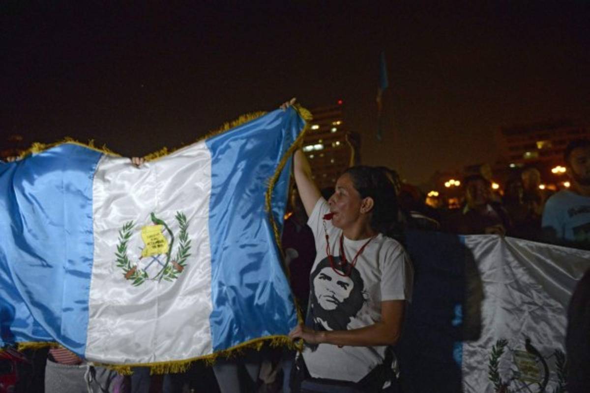 Renuncia de Roxana Baldetti hace estallar las redes