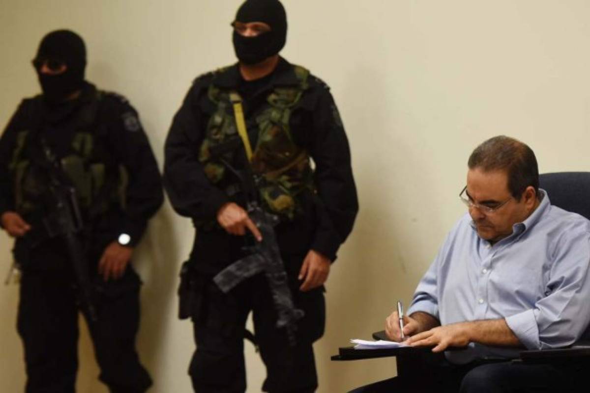 Expresidente salvadoreño Saca afrontará en prisión proceso judicial por corrupción  