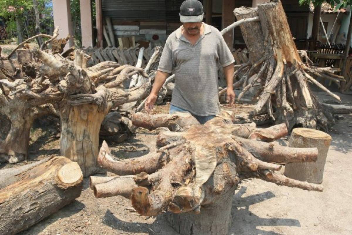 En Comayagua se fabrican los muebles de madera más extraños