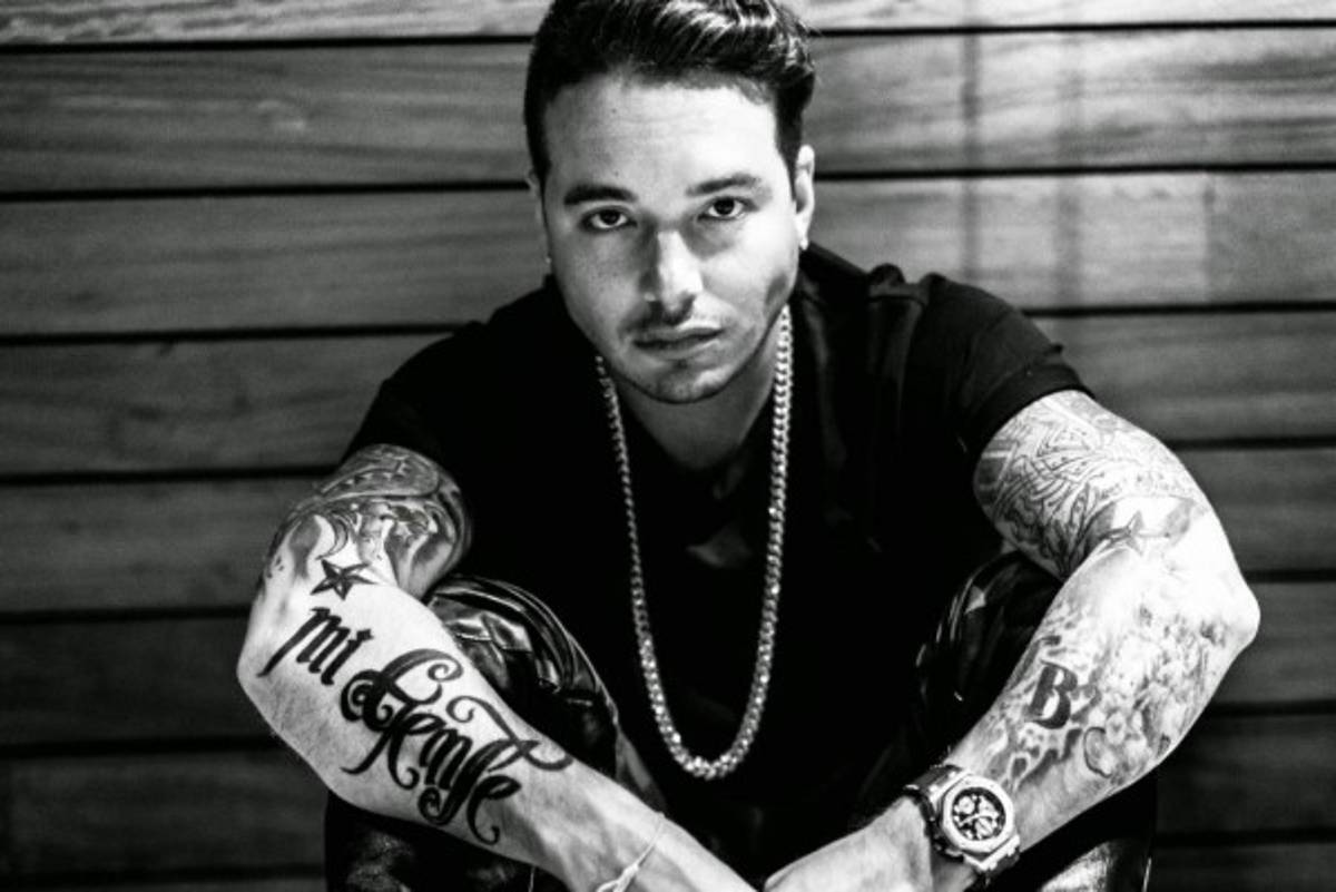 J Balvin dice adiós a sus tatuajes por su mamá