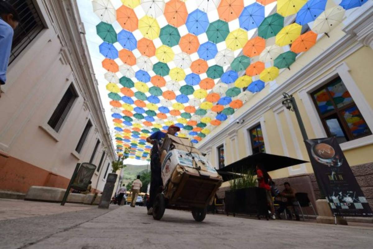 Tegucigalpa se convierte en la ciudad de las sombrillas