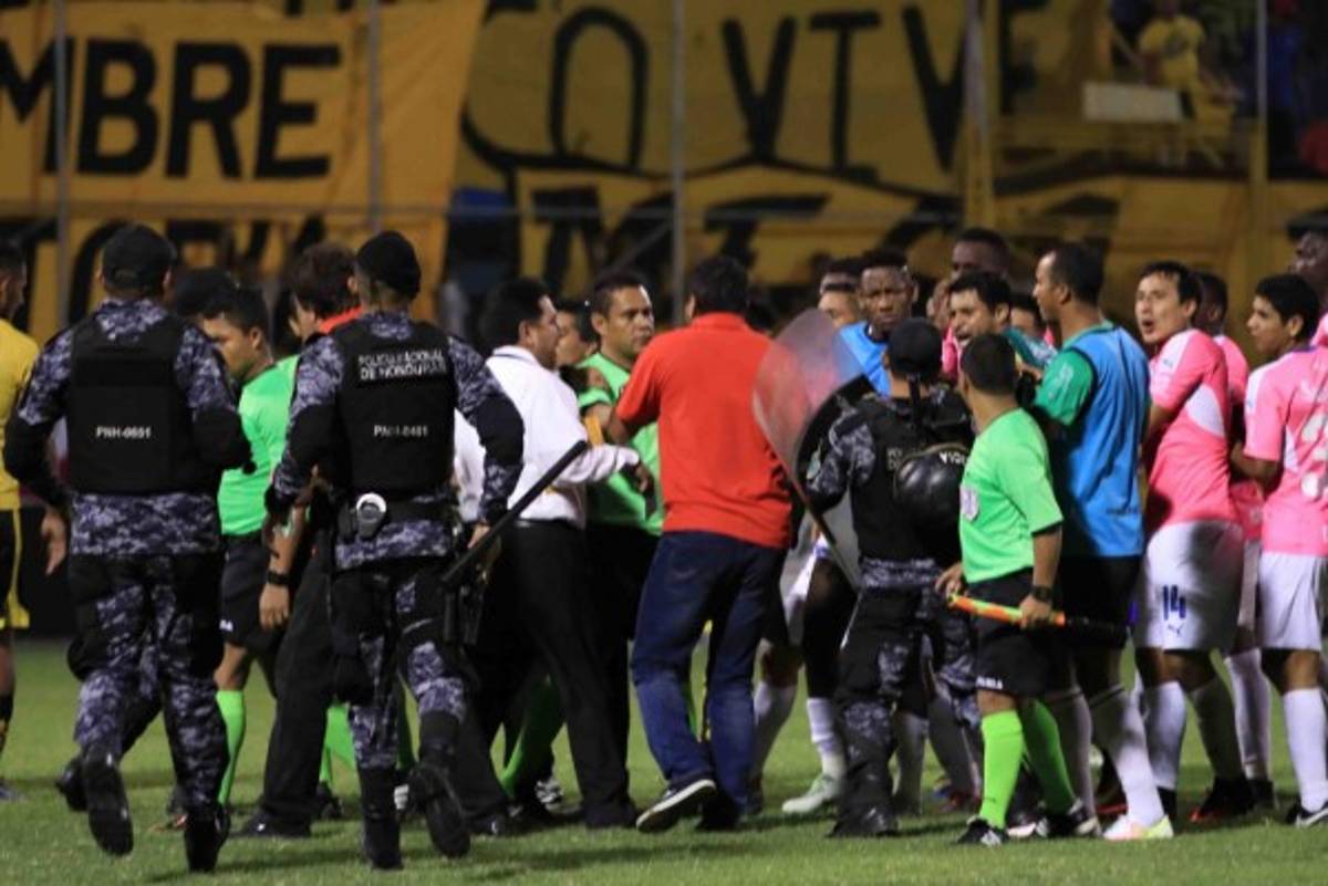 Cuerpo técnico del Olimpia a Armando Castro: 'Siempre se cagan”