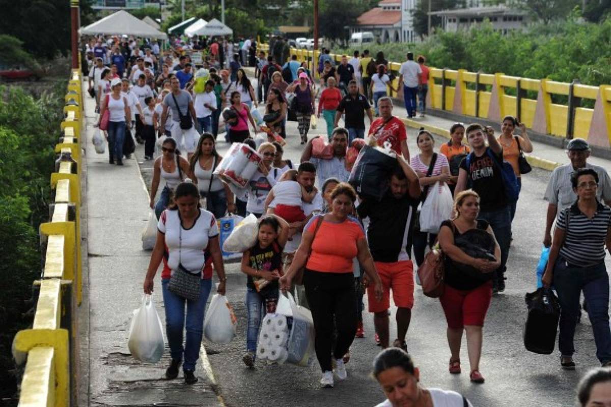 La vida en Venezuela transcurre en largas filas en búsqueda de comida