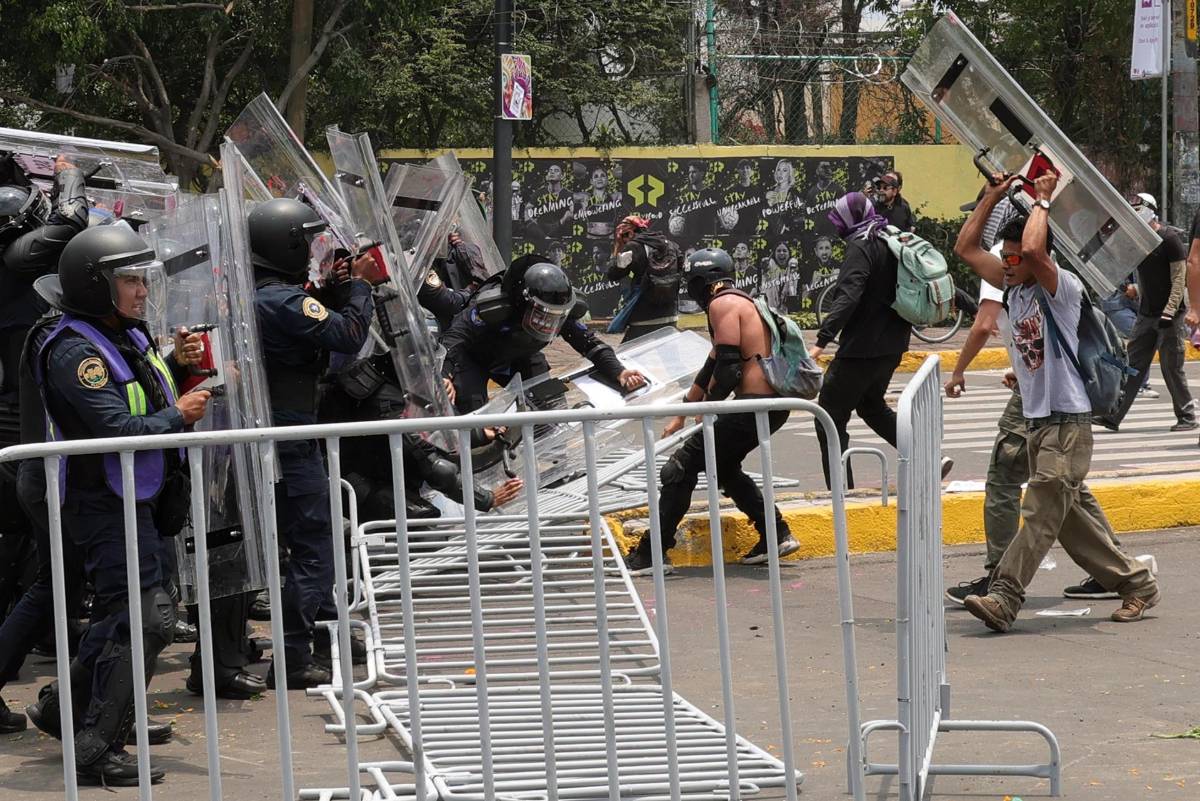 La jornada inaugural del Mundial en México deja 19 detenidos y 11 policías heridos