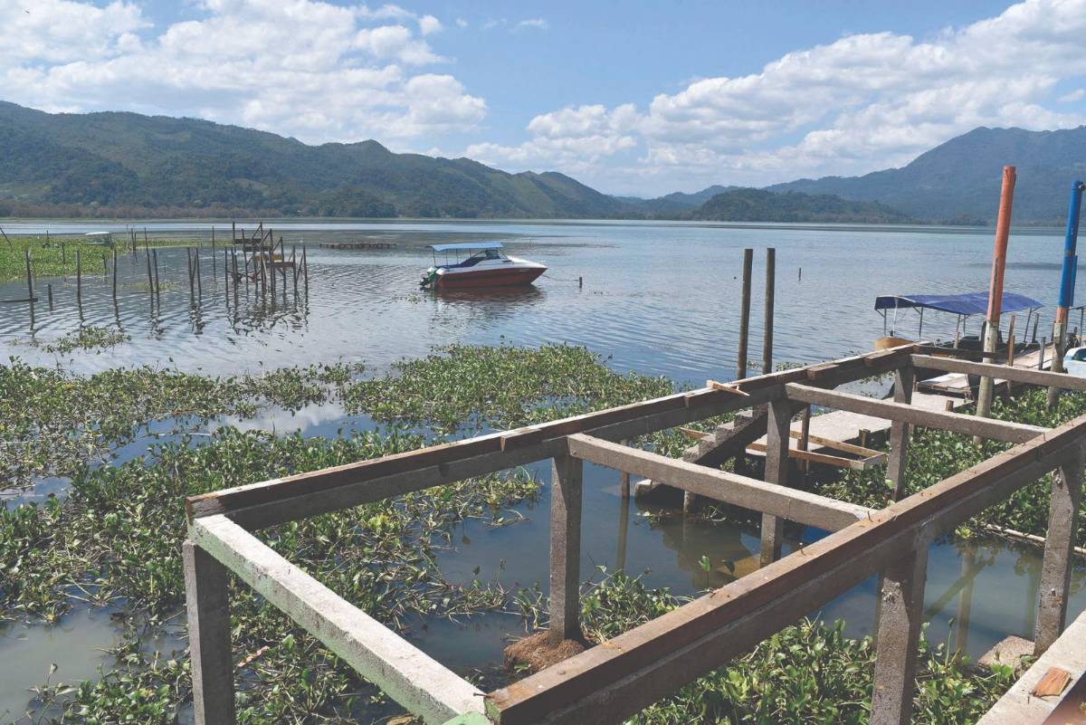 El Lago de Yojoa tenía como atractivo sus melles, pero ahora se demolieron y así luce.