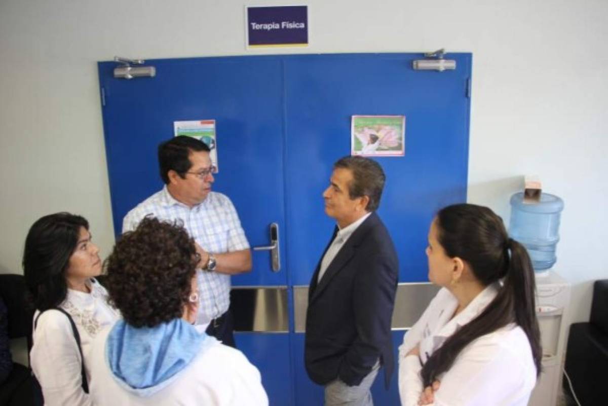 Pinto visitó el Palacio Universitario de los Deportes de la UNAH