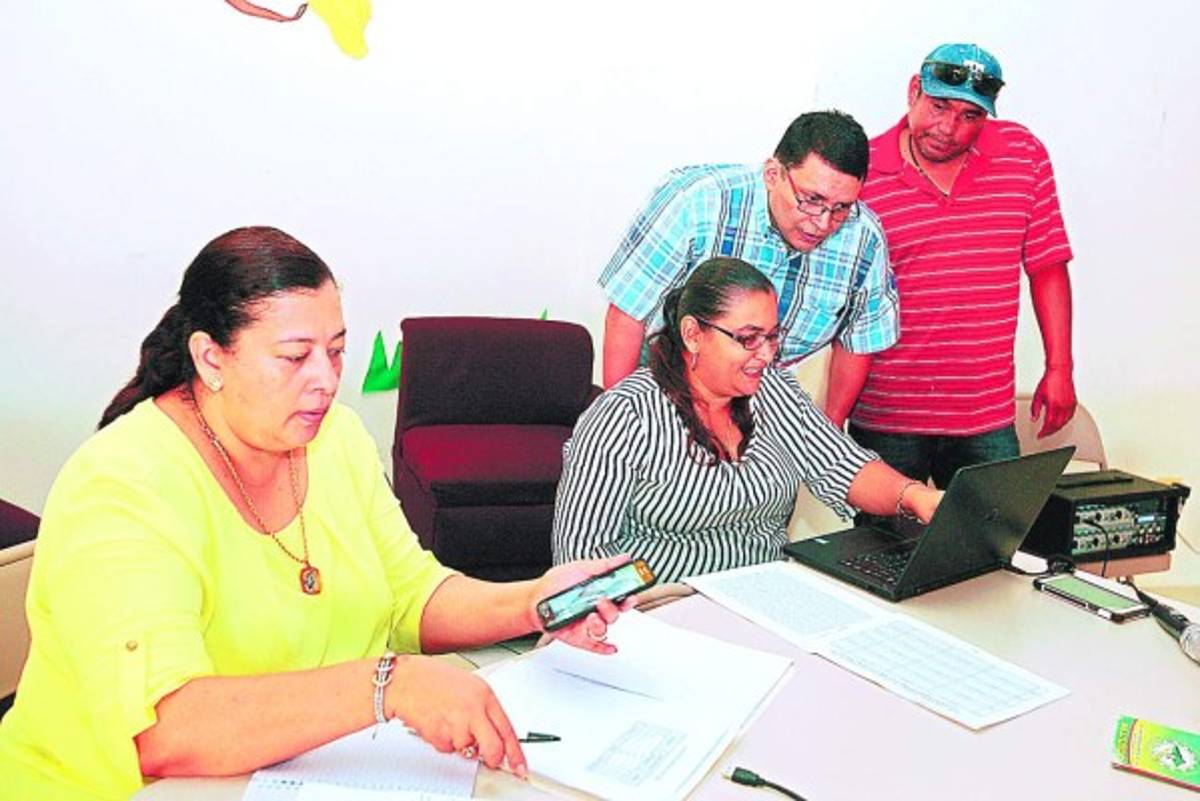 Miembros del STENEE eligen junta directiva