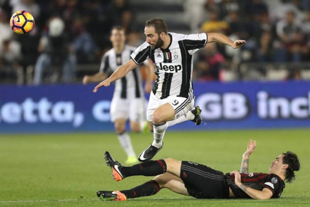 Milan rompe su sequía de títulos con la Supercopa de Italia