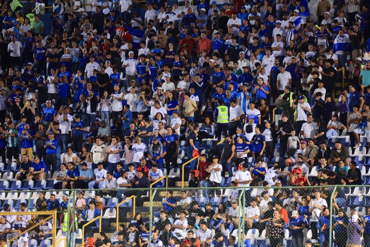 Tristeza de jugadores de Honduras luego de caer ante Nicaragua por la eliminatoria