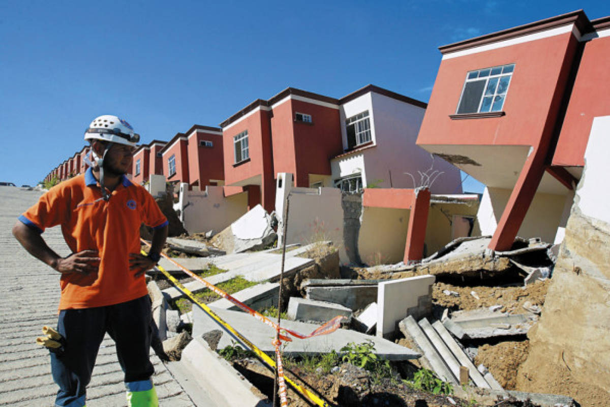 Falla geológica derriba cuatro casas en Ciudad del Ángel