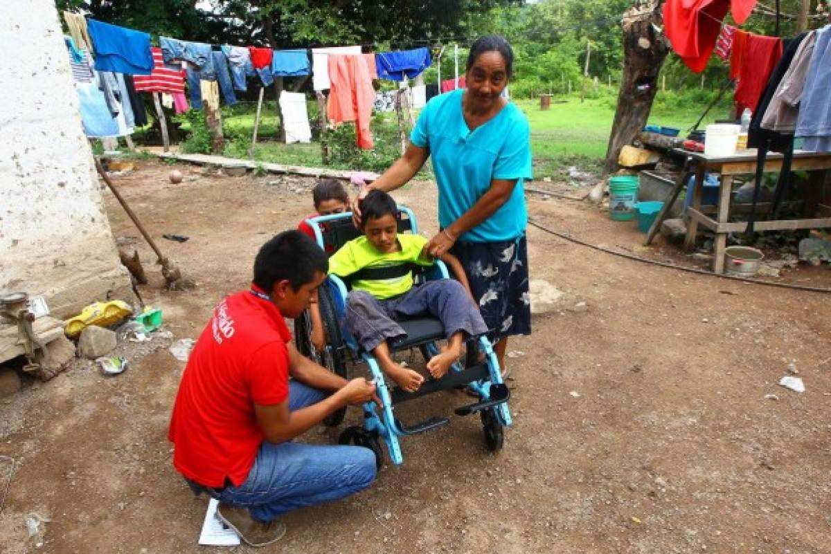 Niño con Guillain-Barré recibió una silla de ruedas