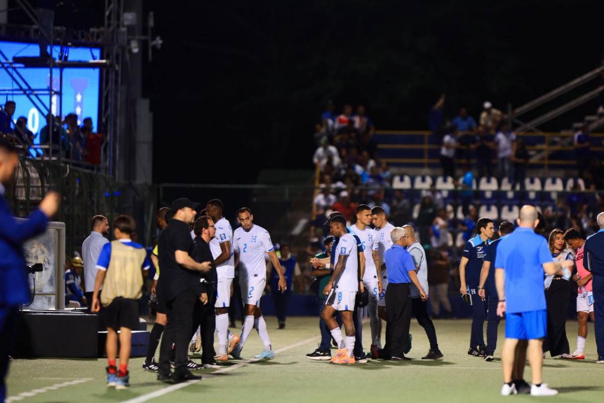 Tristeza de jugadores de Honduras luego de caer ante Nicaragua por la eliminatoria