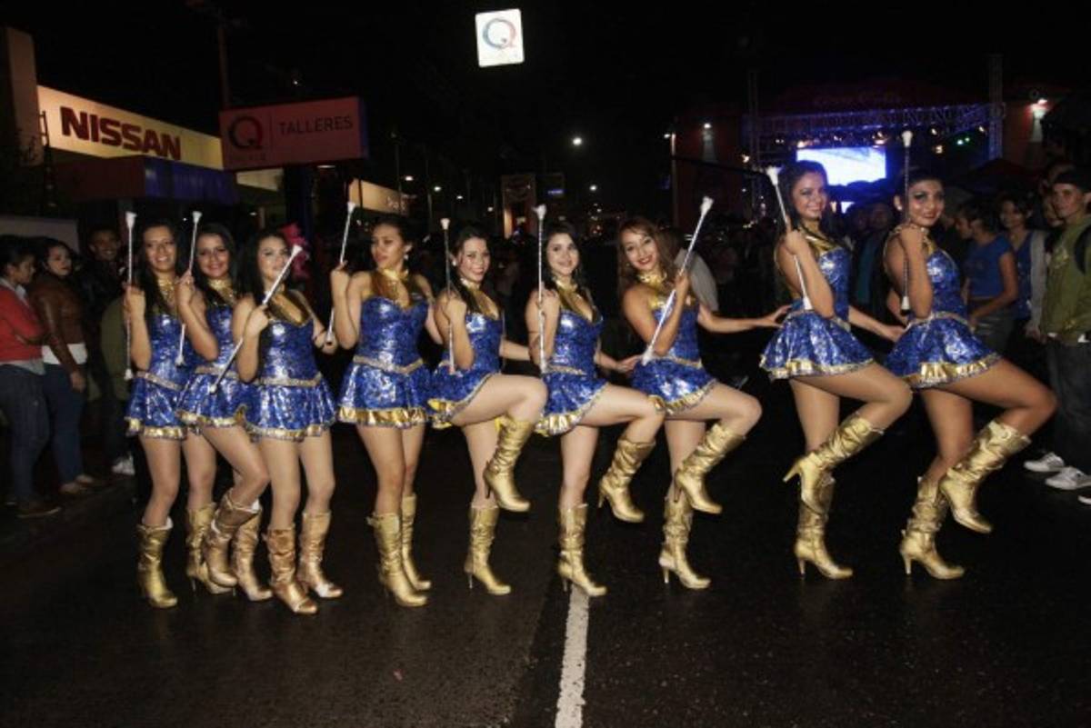 La capital retumbó con 12 horas continuas de carnaval