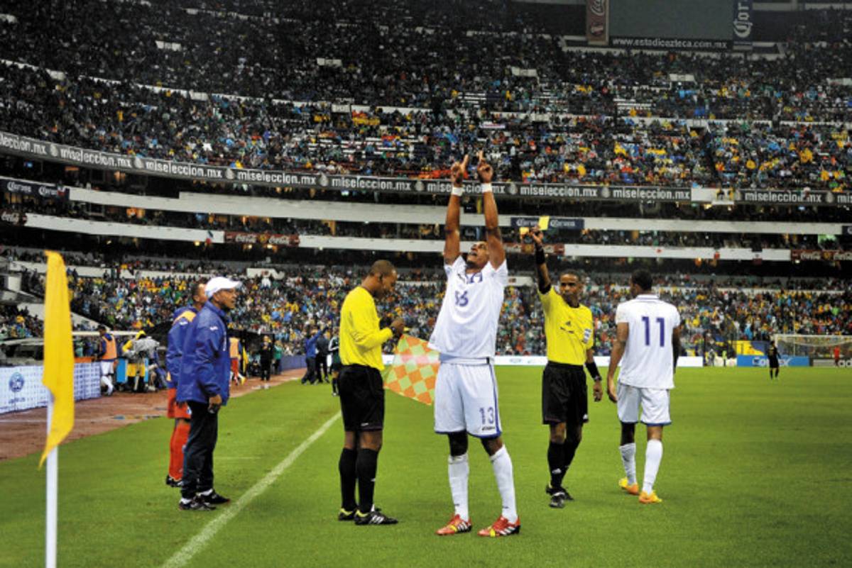Honduras logra histórico 'Aztecazo' y aleja a México del Mundial 2014